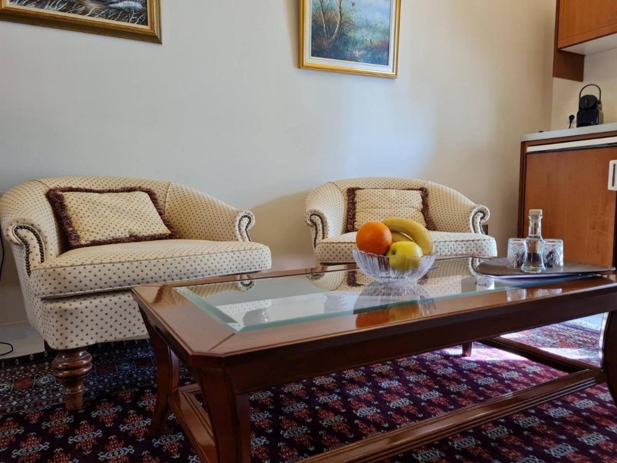 Papastavrou Apartments كالافريتا المظهر الخارجي الصورة