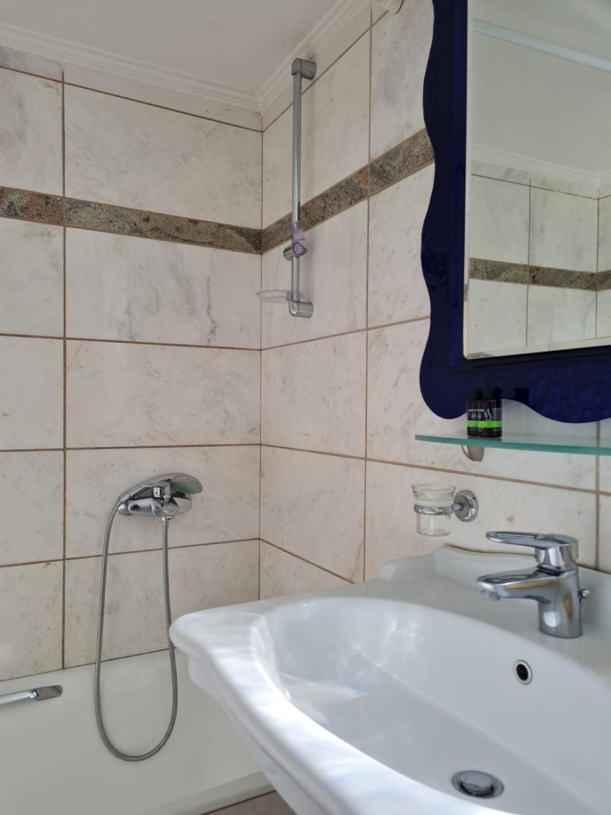 Papastavrou Apartments كالافريتا الغرفة الصورة